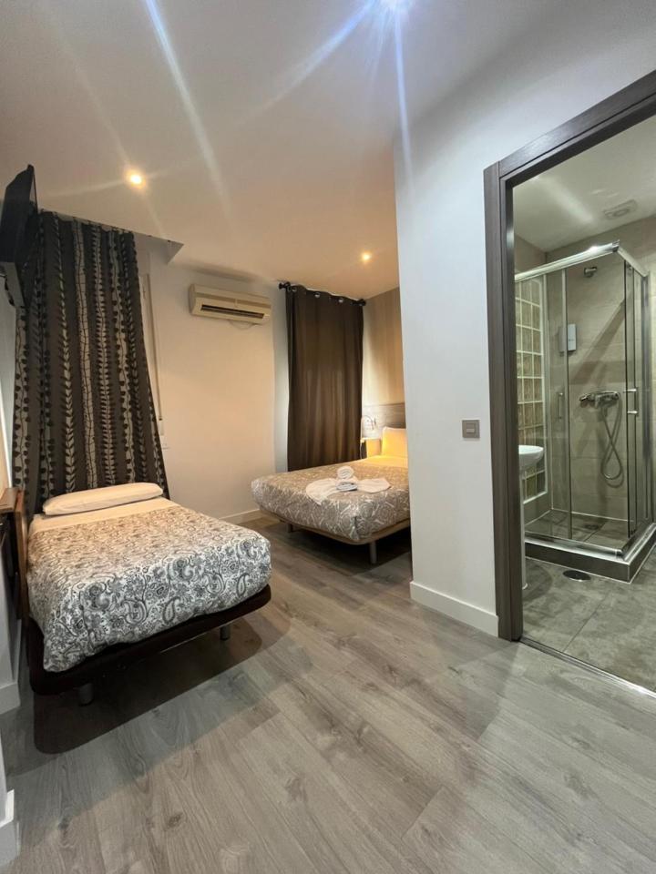 Hostal Abril Madrid Exterior foto